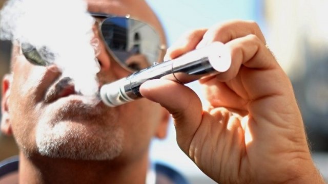 Quand la cigarette électronique faillit disparaître