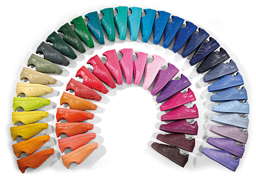 les baskets superstar supercolor d'adidas sont disponibles en 50 couleurs